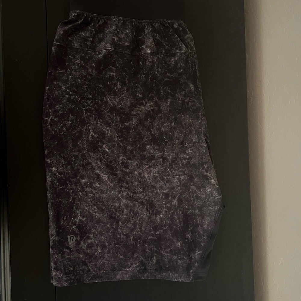 Lululemon Mens Short - Large